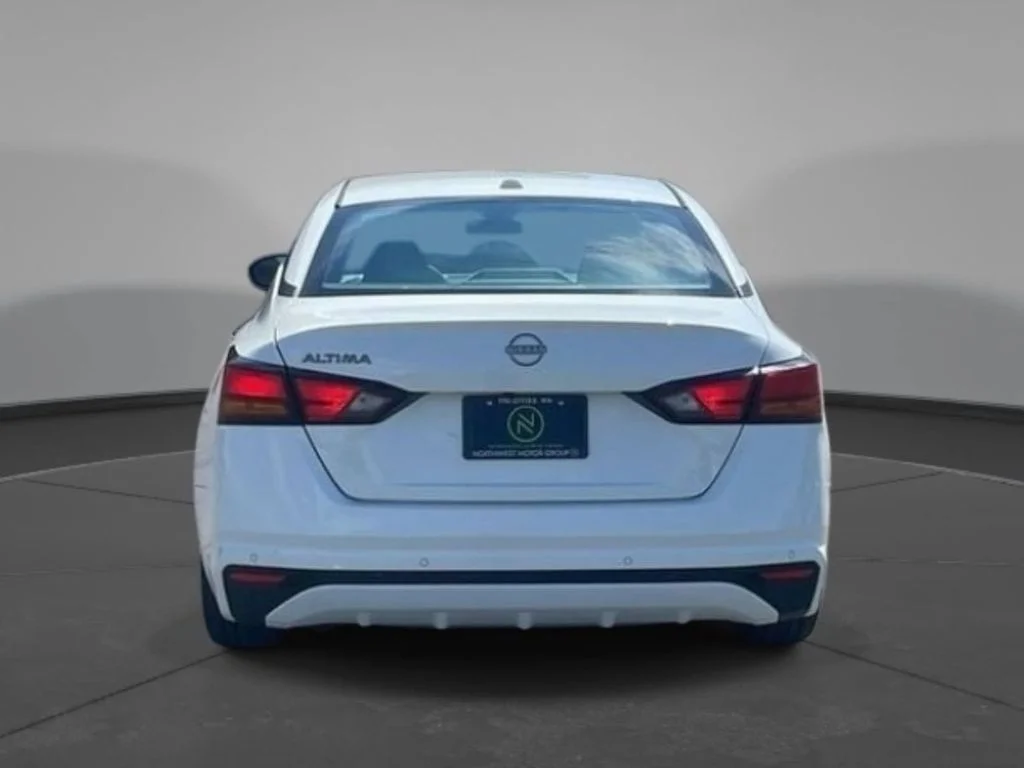 2025 Nissan Altima SV - Photo 8