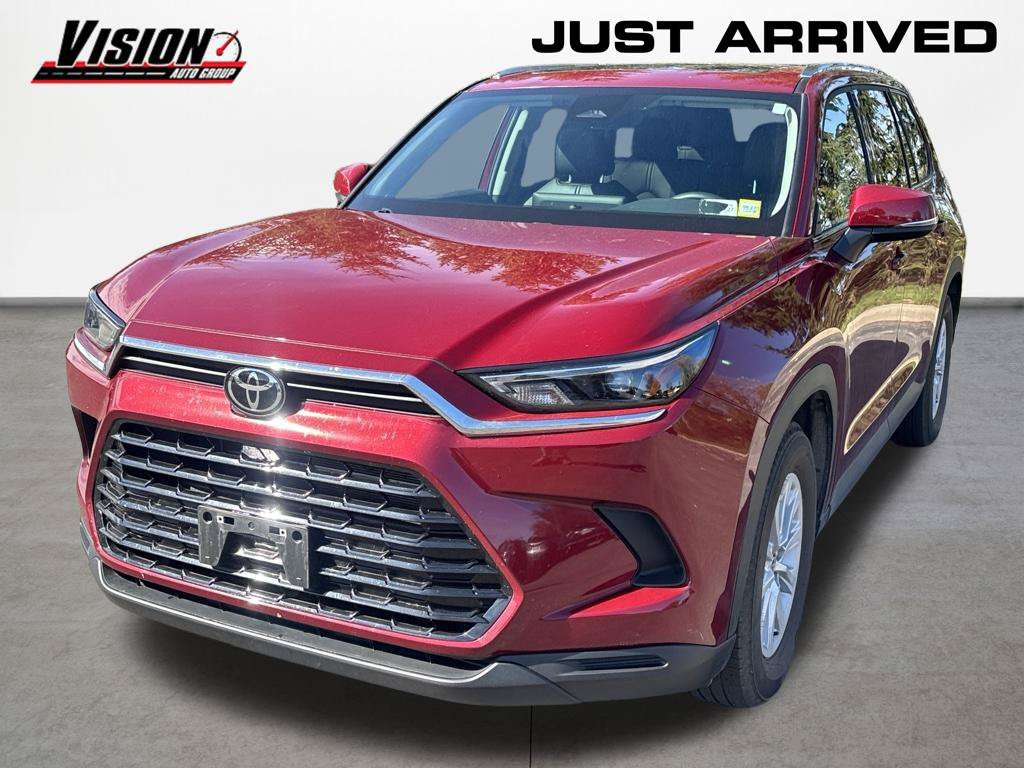Used 2025  Toyota XLE image 1