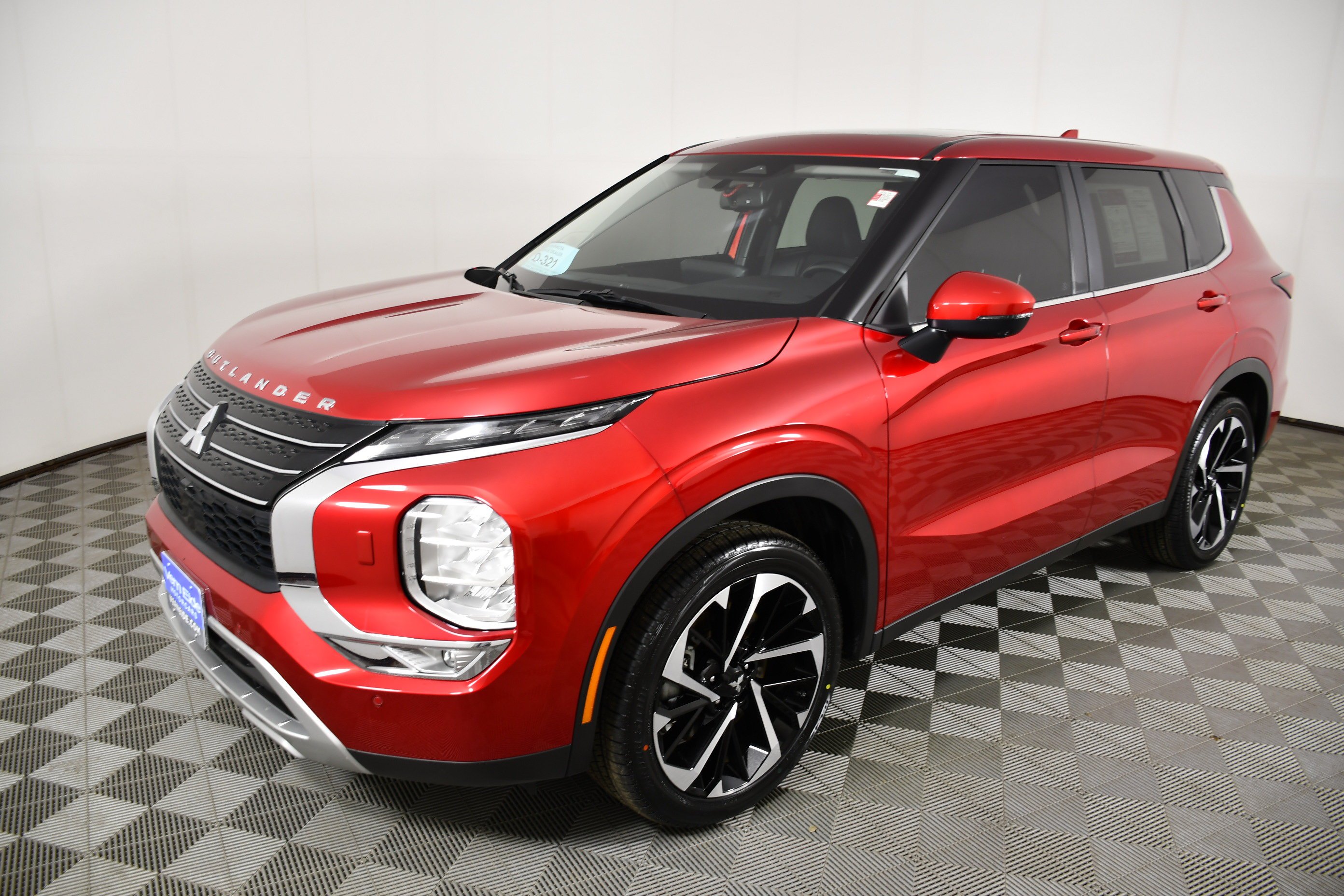 Used 2024 Red Diamond Mitsubishi SE image 10