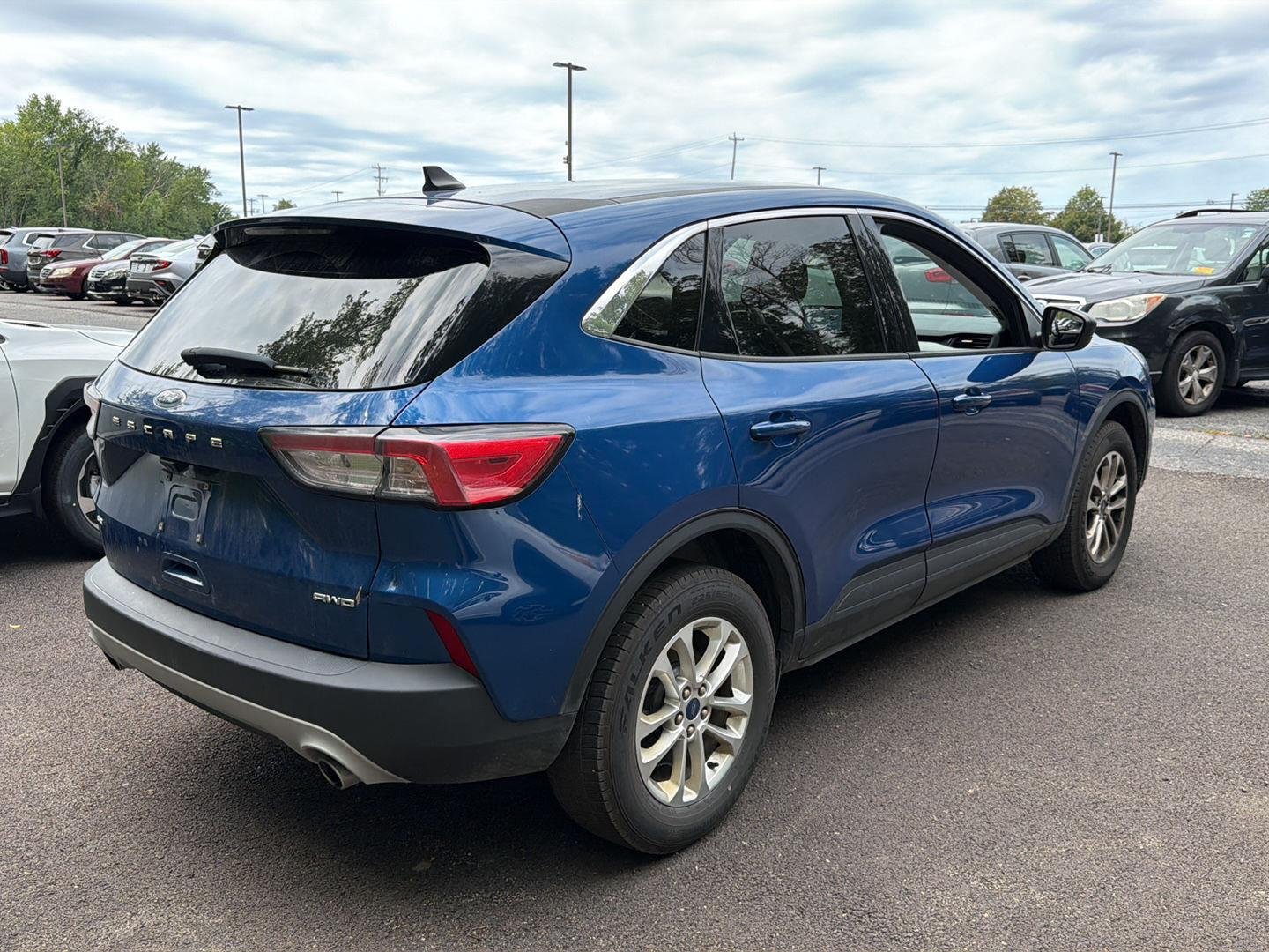 Used 2022 Atlas Blue Ford SE image 3