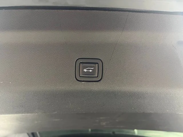 Used 2021 Black Chevrolet Premier image 37