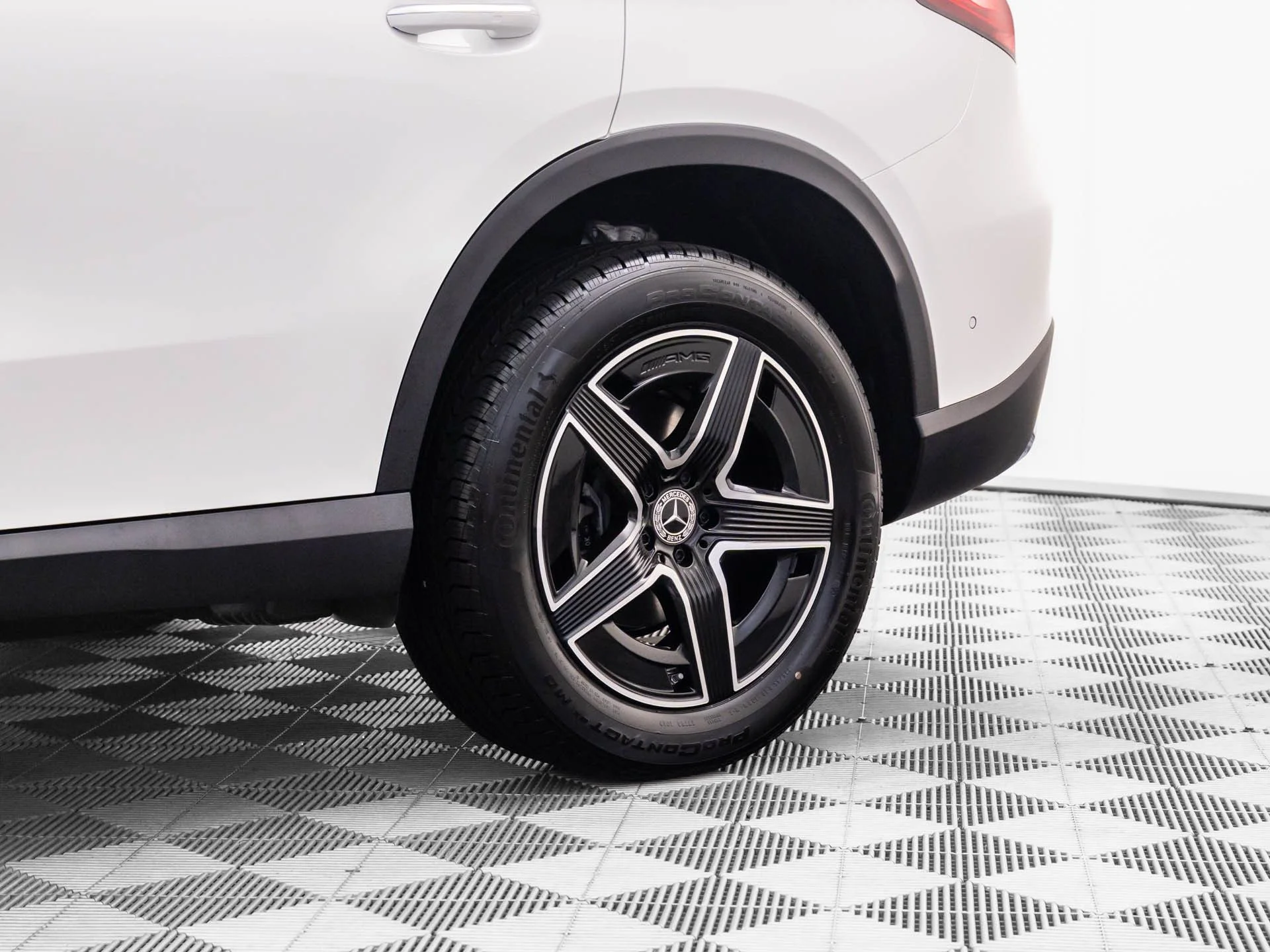 New 2026 White Mercedes-Benz GLC 300 image 29