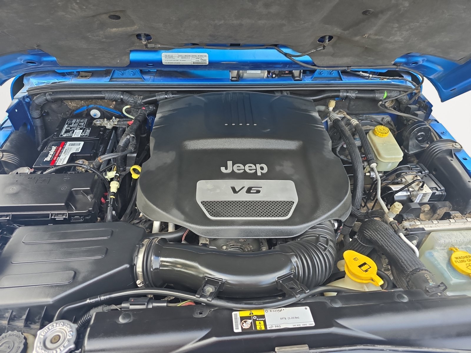 Used 2015 Hydro Blue Pearl Coat Jeep Sahara image 23