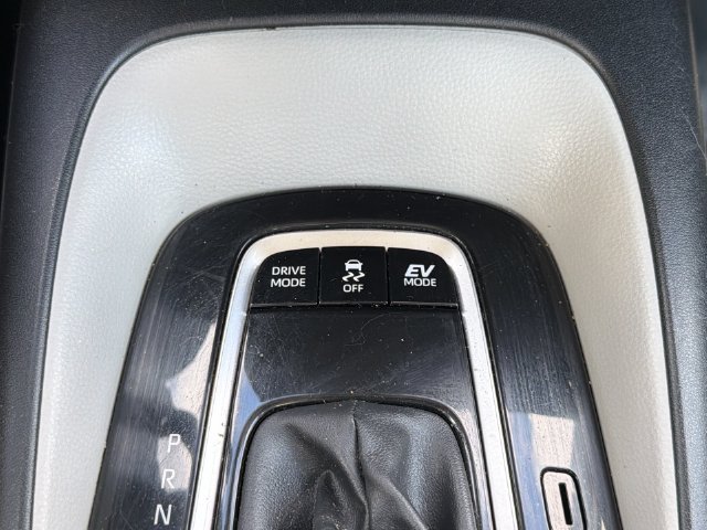 Used 2023 White Toyota LE image 22