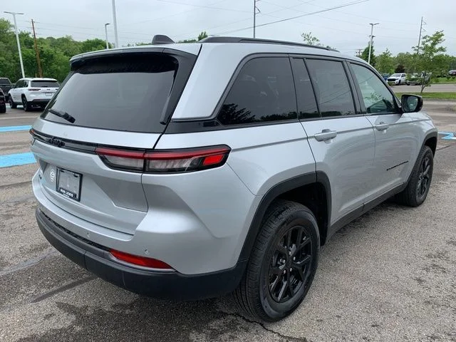 New 2026 Silver Zynith Jeep Altitude image 7