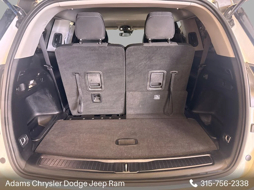 Used 2023 White Jeep Laredo image 8