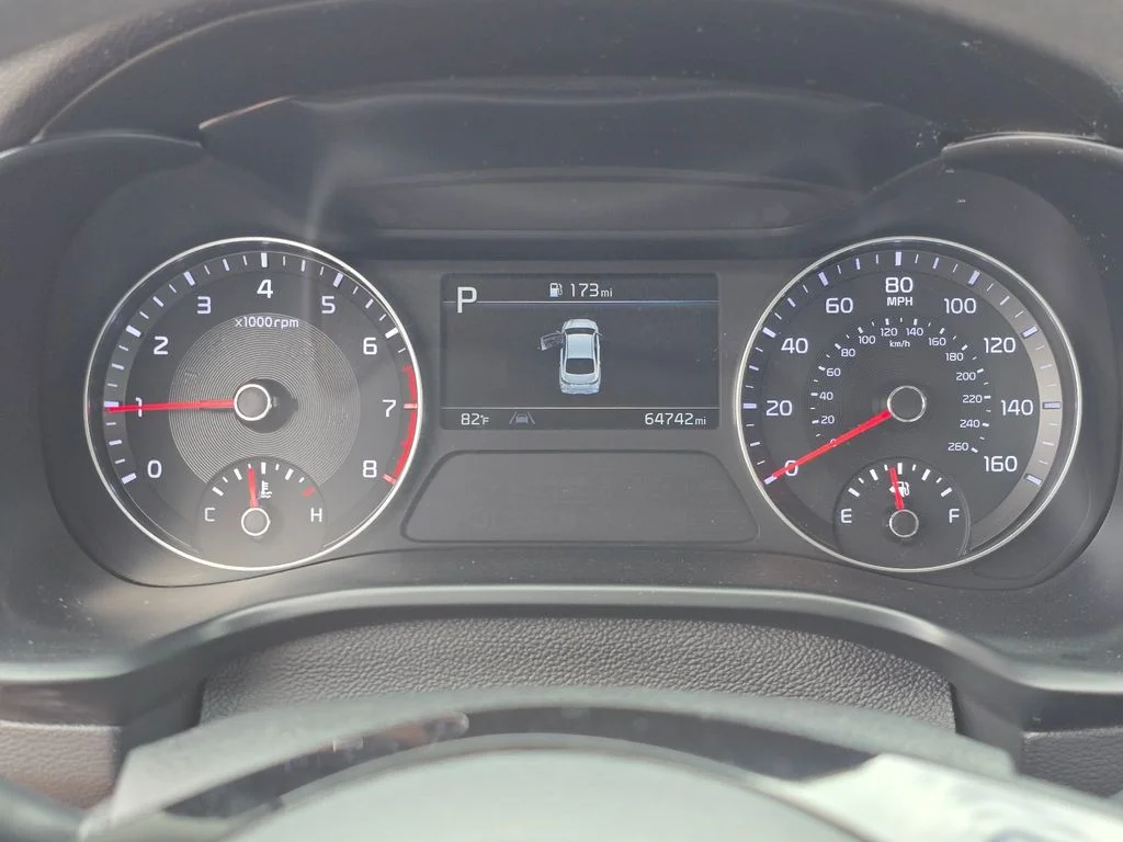 Used 2023 Red Kia LXS image 39