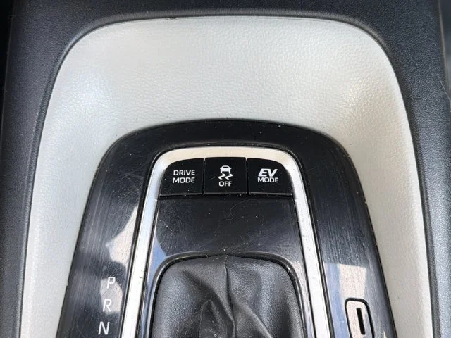Used 2023 White Toyota LE image 22