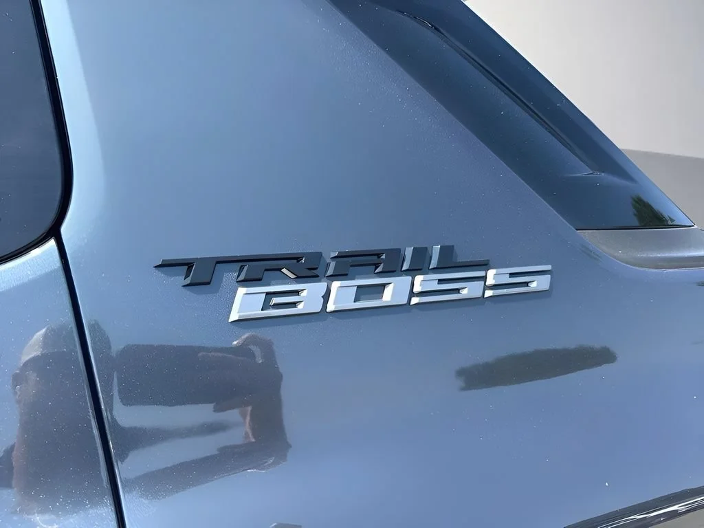 Used 2026 Blue Smoke Metallic Chevrolet Trail Boss - Max Range image 39