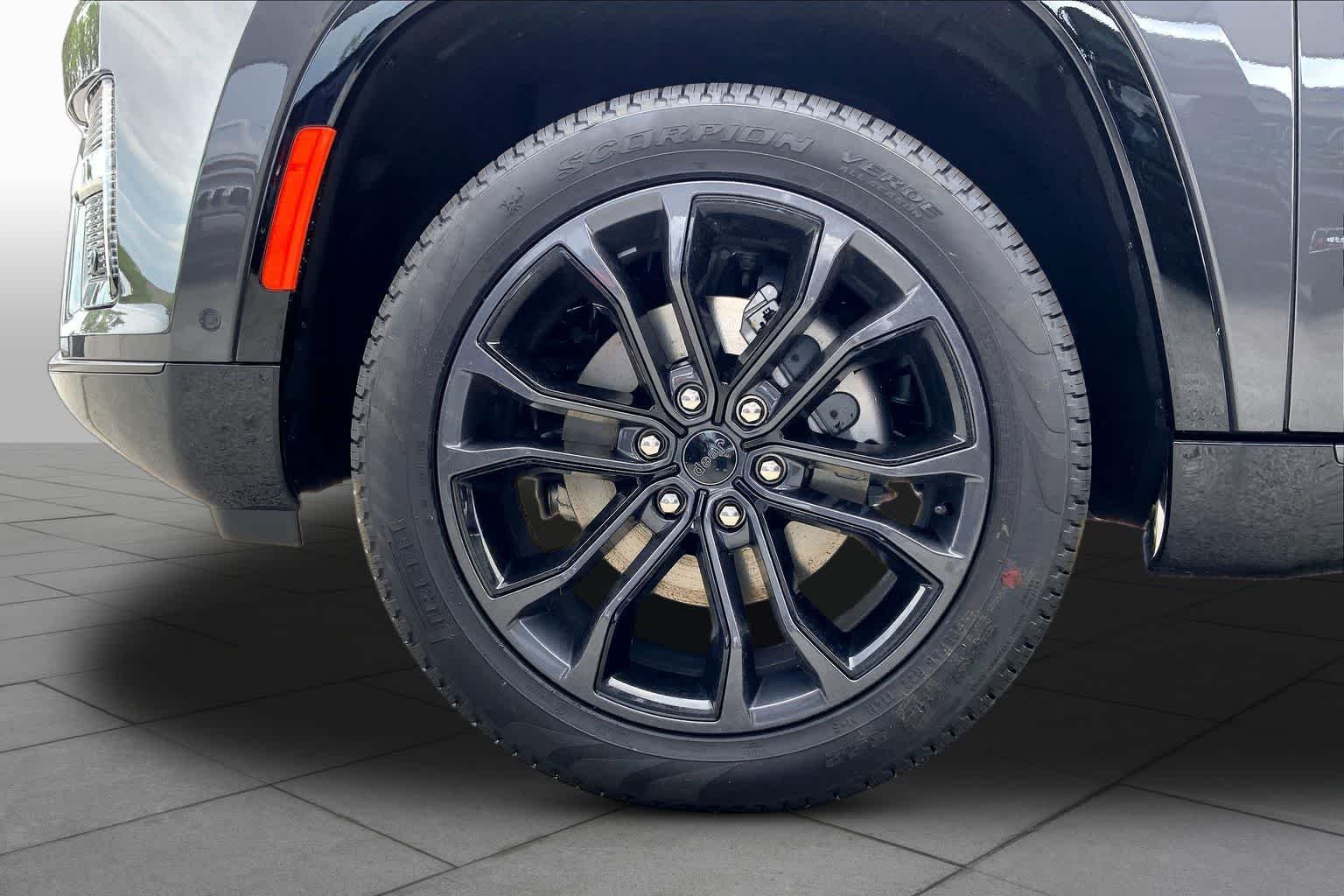 New 2026 Baltic Gray Metallic Clearcoat Jeep Summit Obsidian image 8