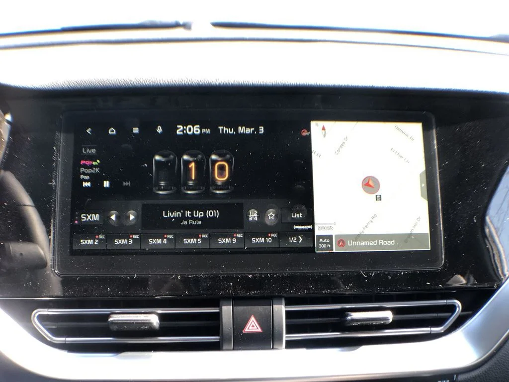 Used 2022 White Kia EX Premium image 48