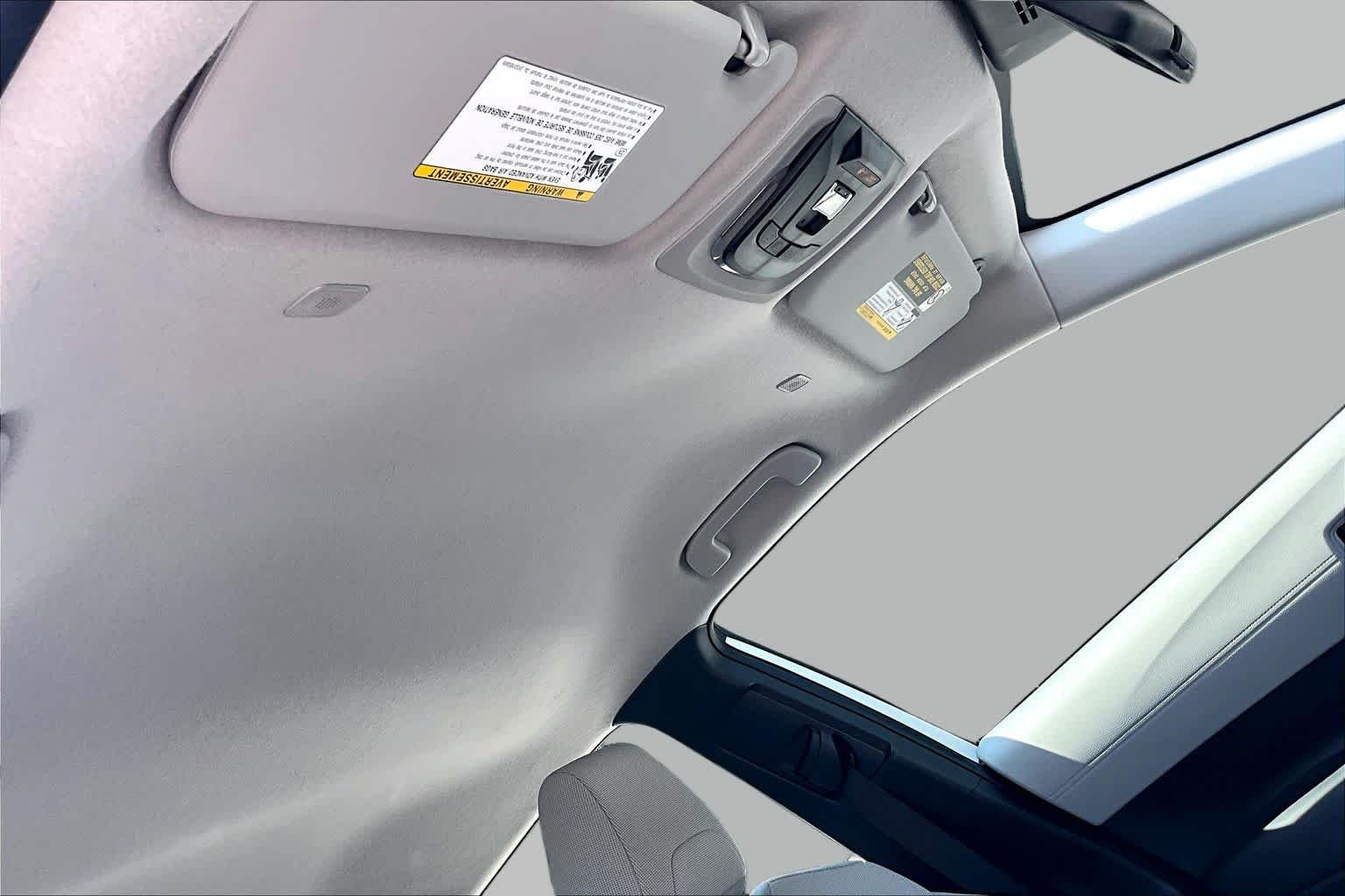 Used 2025 Wind Chill Pearl Toyota L image 14