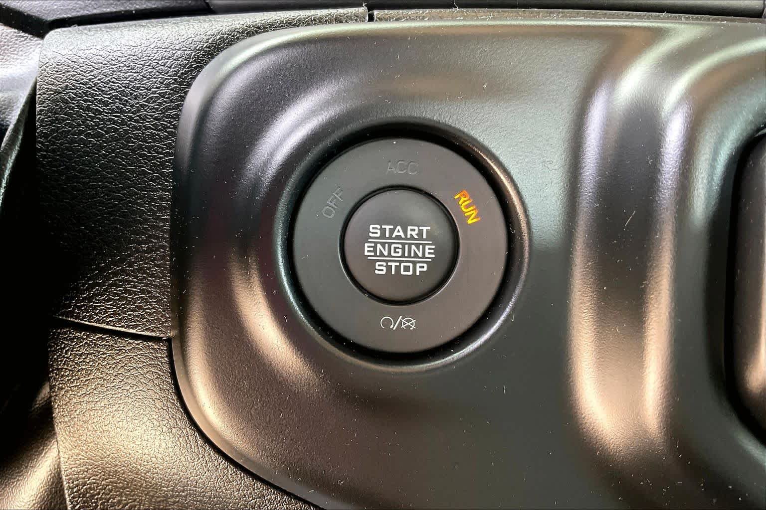 Used 2023 Granite Crystal Metallic Clearcoat Jeep Sport image 32
