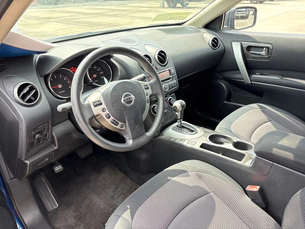 Used 2009 Blue Nissan SL image 8