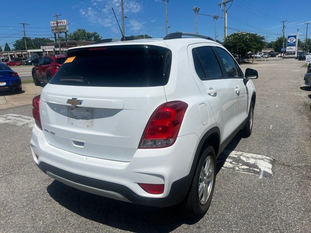 Used 2022 White Chevrolet LT image 4