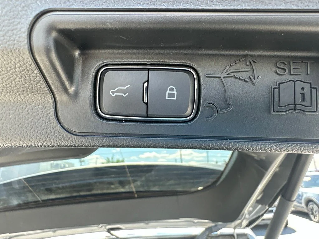 Used 2023 Silver Metallic Ford XLT image 7