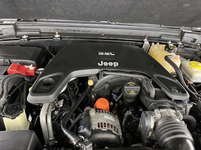 Used 2018 Gray Jeep Sport S image 30