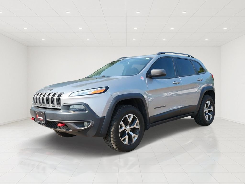 Used 2017 Silver Jeep Trailhawk image 2