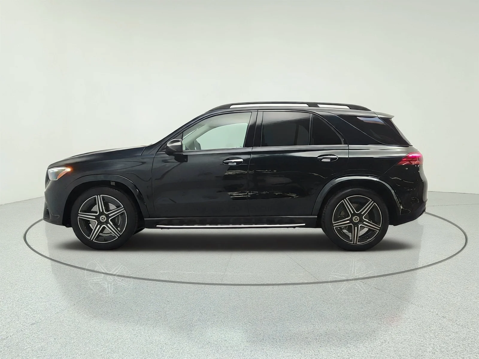 Used 2024 Emerald Green Metallic Mercedes-Benz GLE 350 4MATIC® SUV image 8