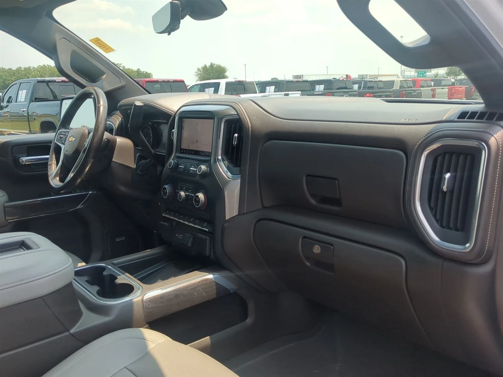 Used 2022 Iridescent Pearl Tricoat Chevrolet LTZ image 30