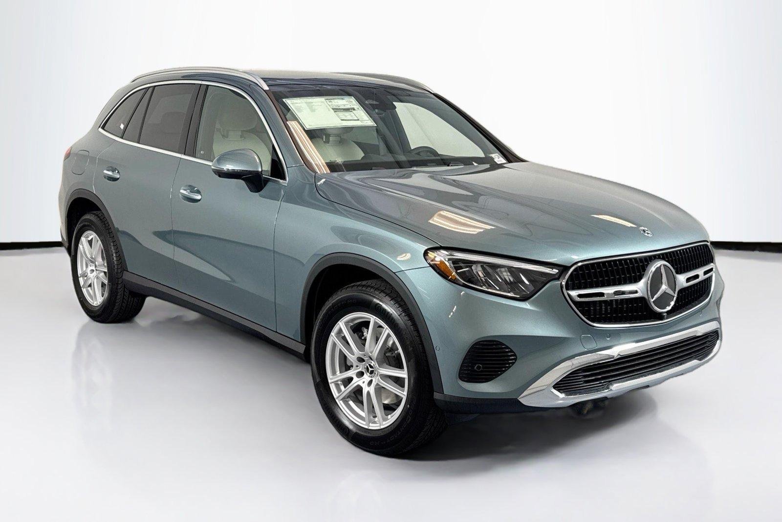 New 2026 Verde Silver Metallic Mercedes-Benz GLC 300 image 3