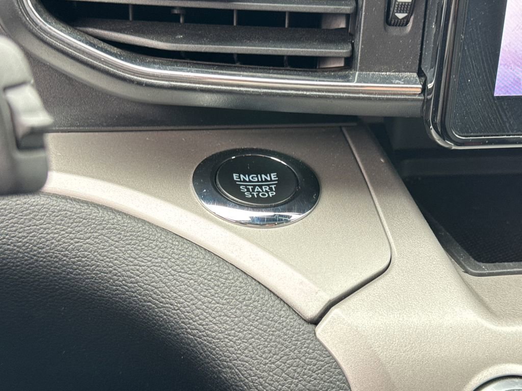 Used 2023 Gray Ford XLT image 9