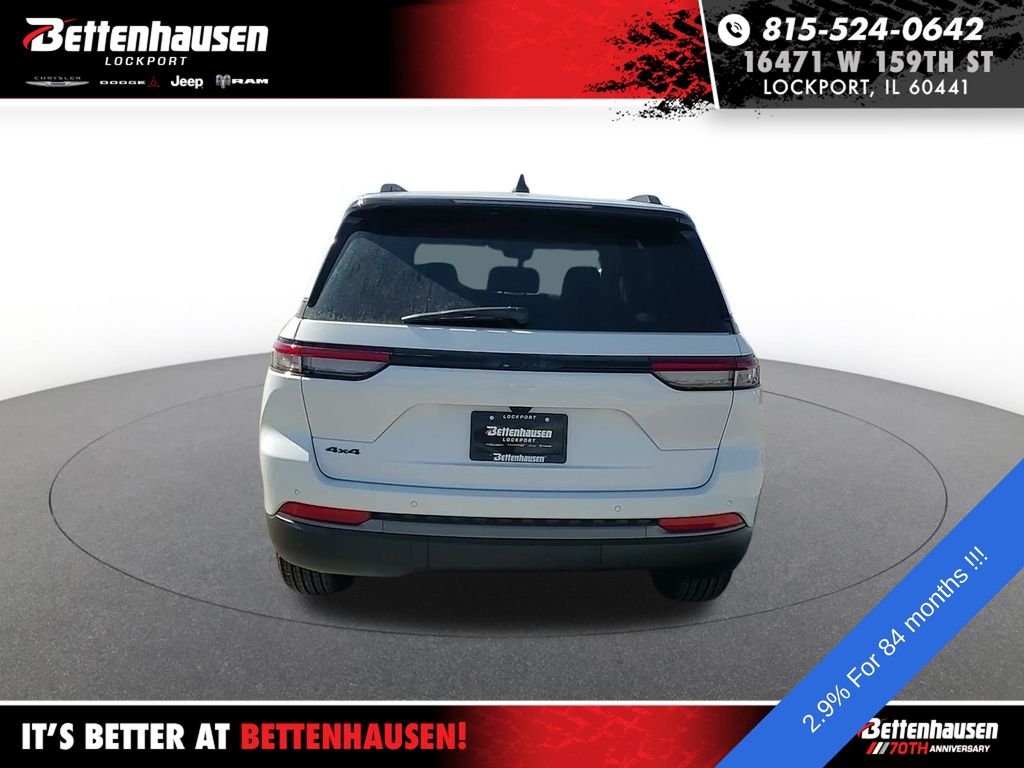 New 2026 Bright White Clear-Coat Exterior Paint Jeep Altitude image 7