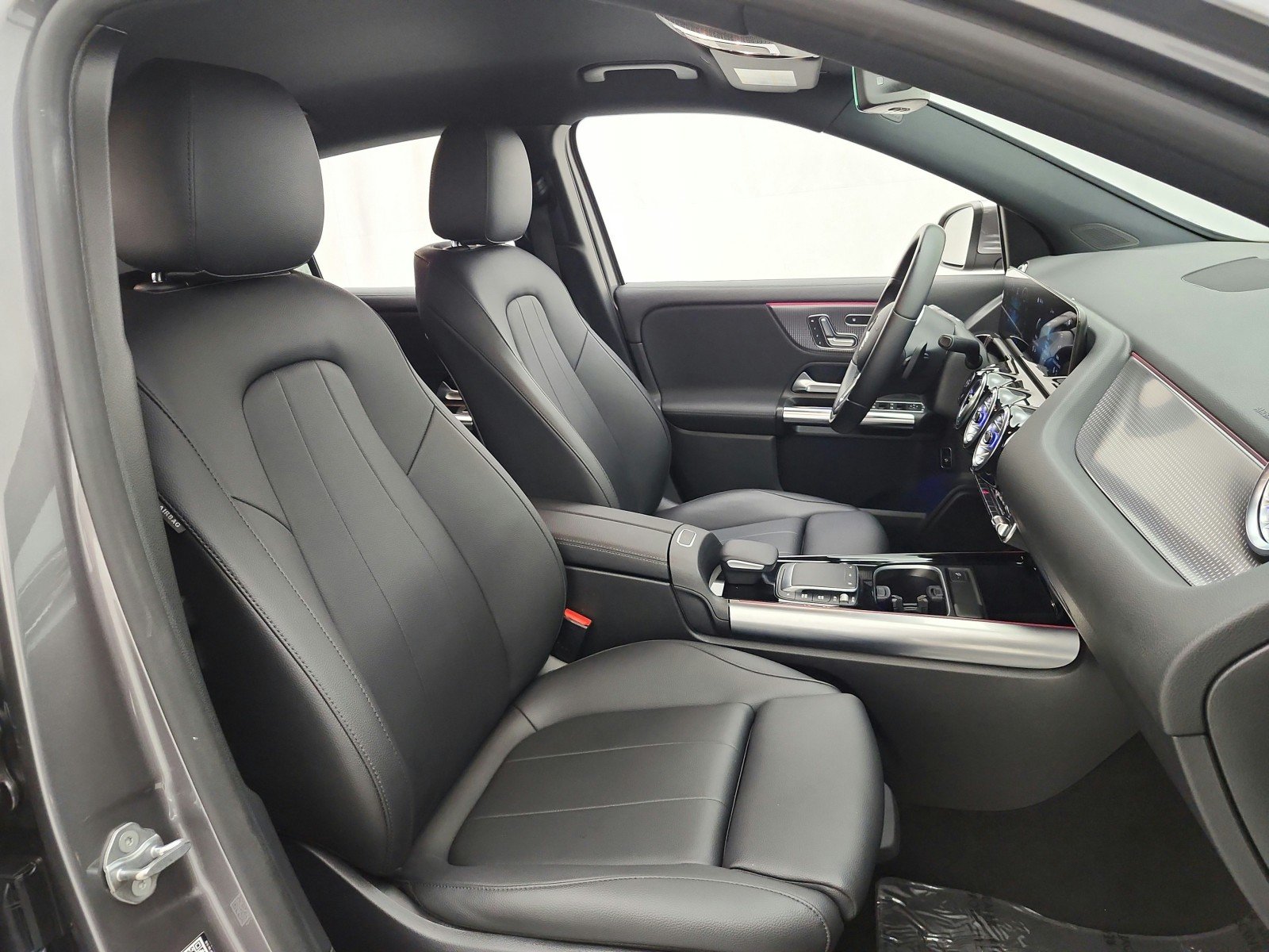 Used 2023 Mountain Grey Metallic Mercedes-Benz GLA 250 SUV image 18