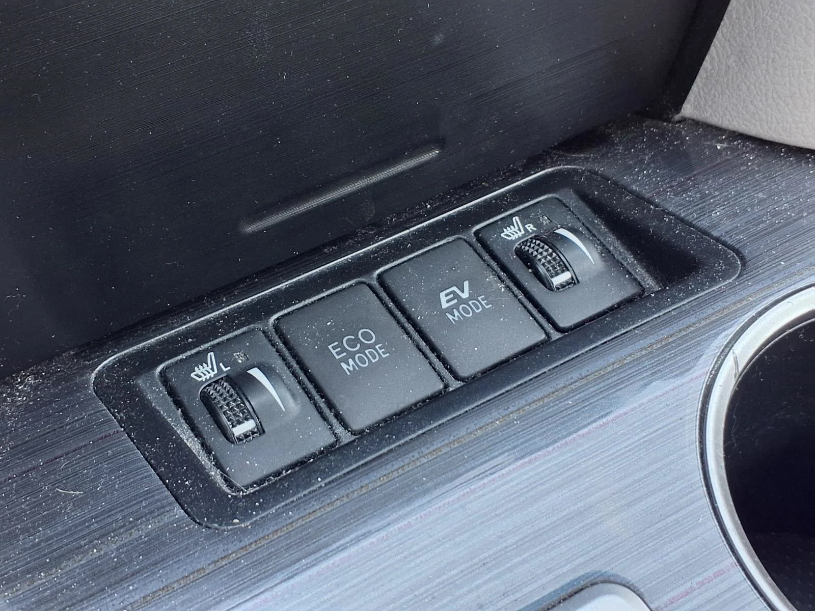 Used 2013 Classic Silver Metallic Toyota XLE image 11