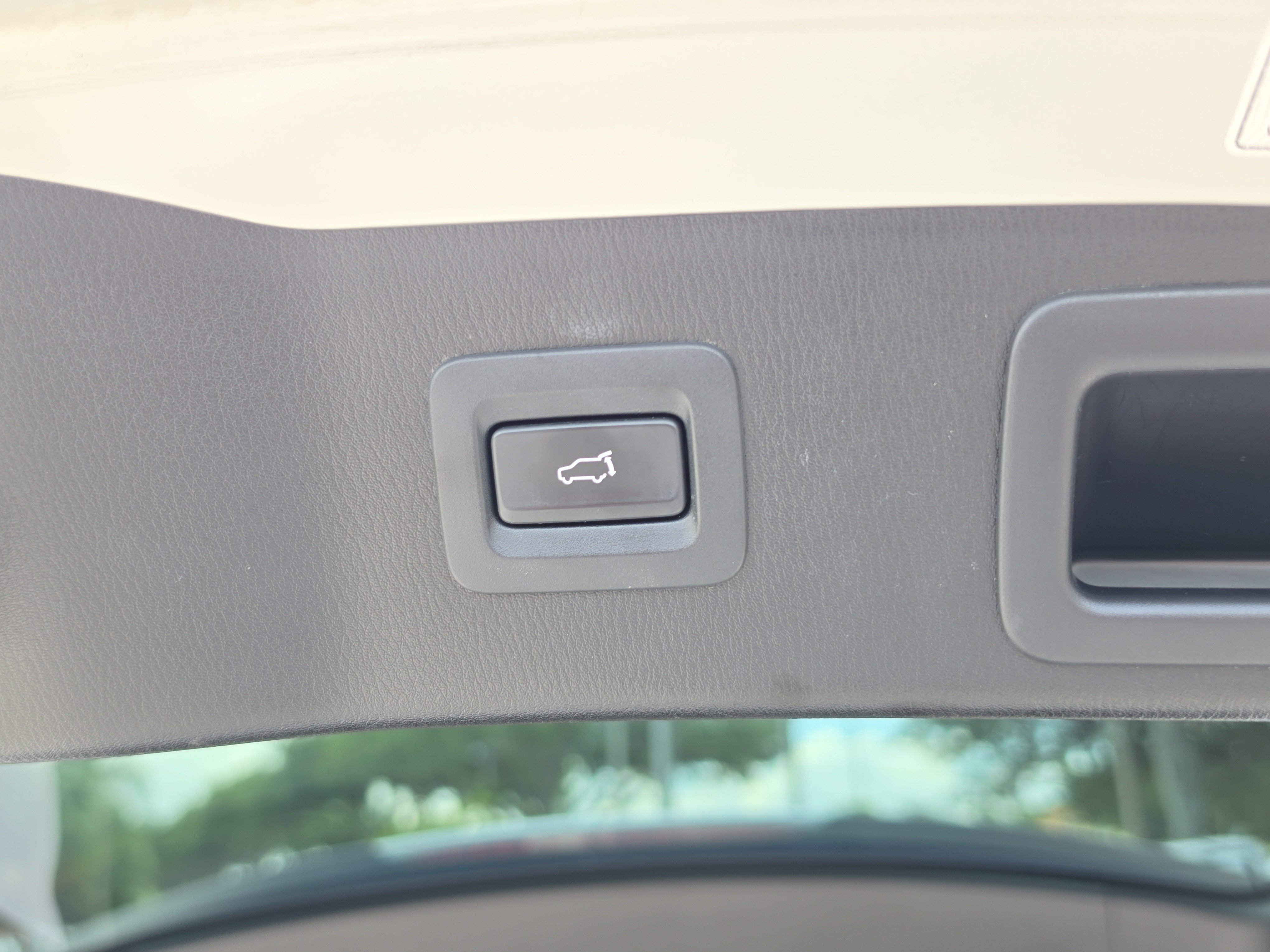 Used 2018 Snowflake White Pearl Mica Mazda Touring image 11