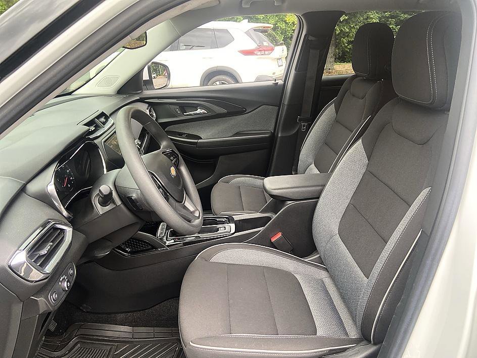 Used 2023 Summit White Chevrolet LT image 11