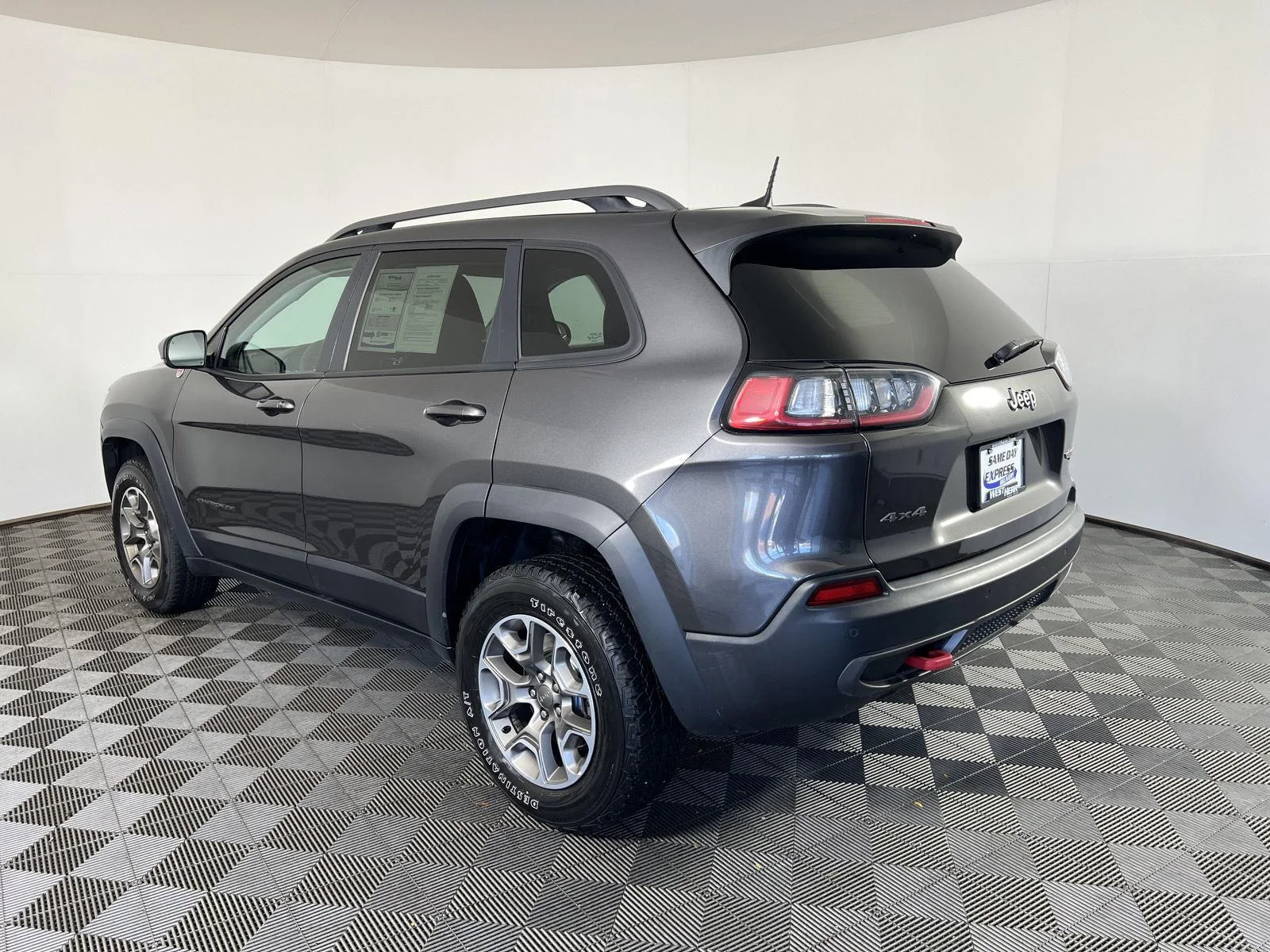 Used 2021 Granite Crystal Metallic Clearcoat Jeep Trailhawk image 5