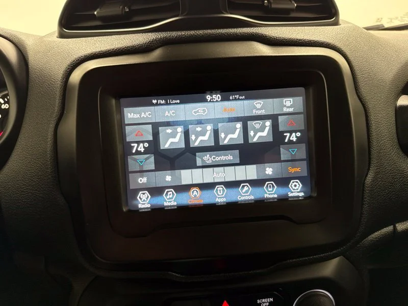 Used 2018 Red Jeep Latitude image 28