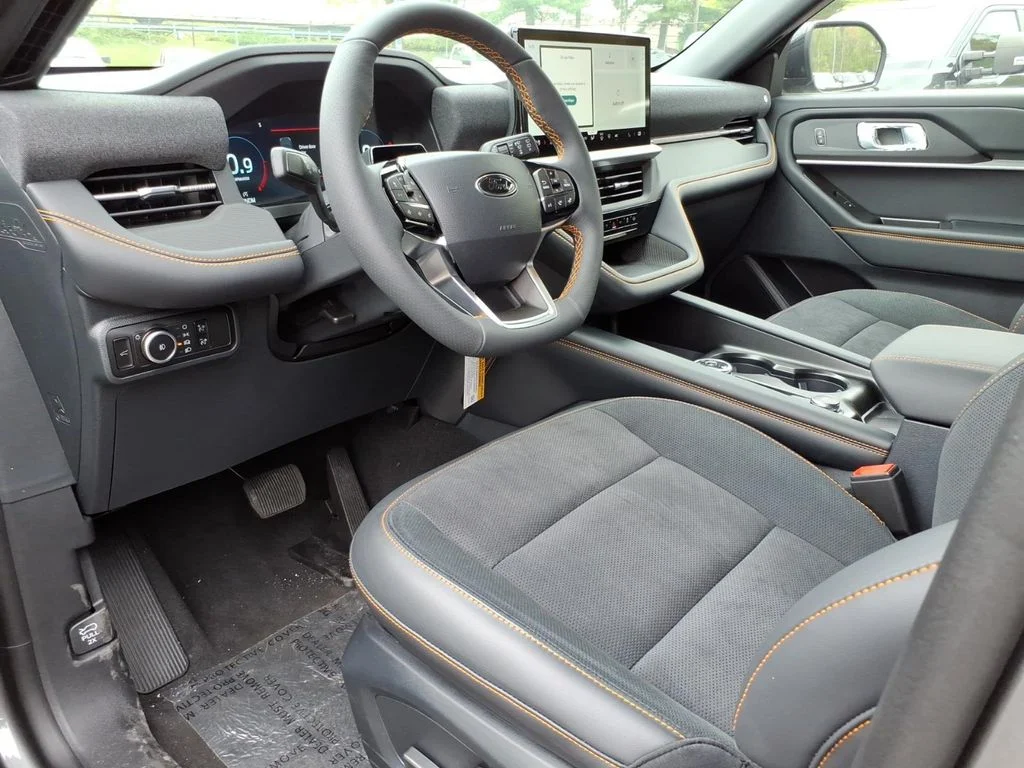 New 2026 Carbonized Gray Metallic Ford Tremor® image 13