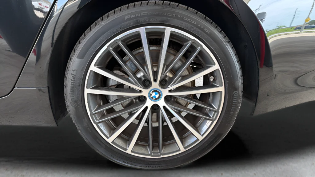 Used 2023 Black BMW 530e iPerformance image 27