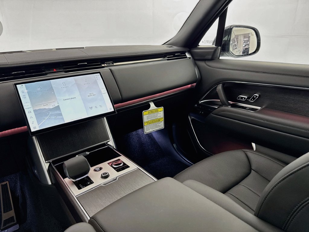 New 2027 Fuji White Land Rover SE image 24