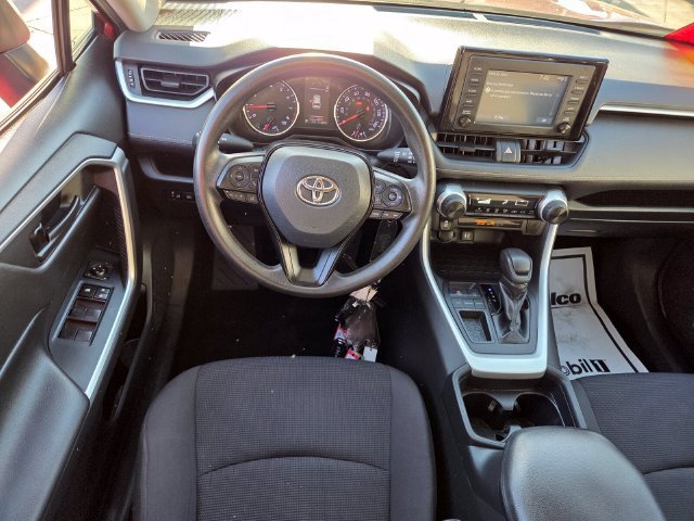 2019 Toyota RAV4 LE - Photo 12