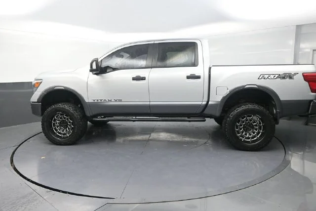 Used 2018 Silver Nissan PRO-4X image 4