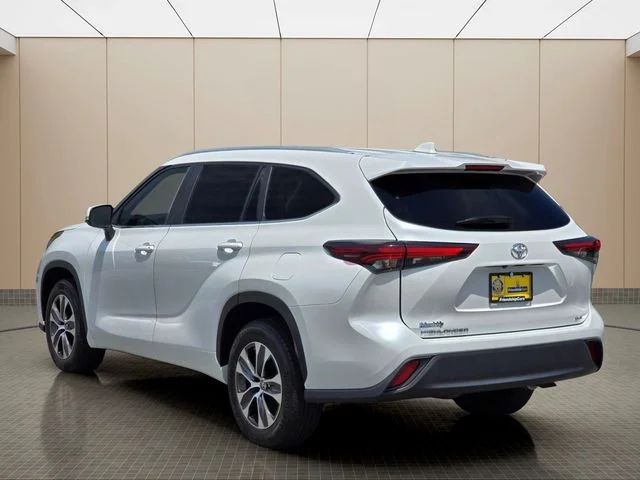 Used 2024 Beige Toyota XLE image 22