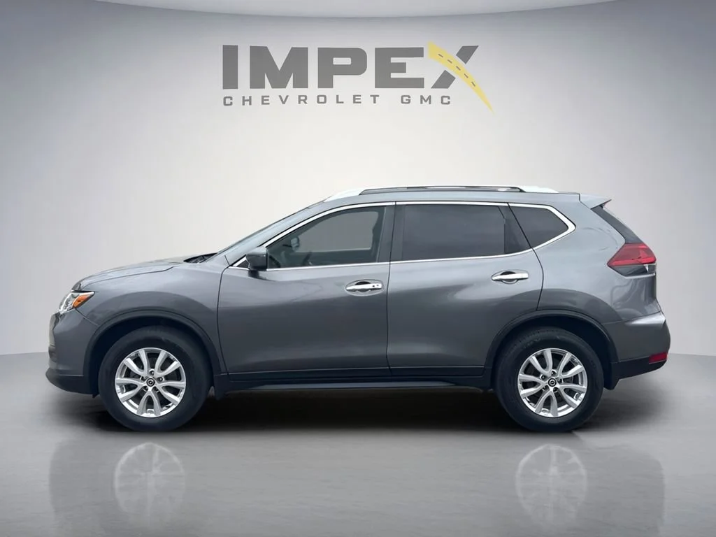 Used 2018  Nissan SV image 2