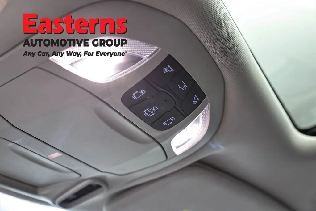 Used 2023 White Chrysler Limited image 20
