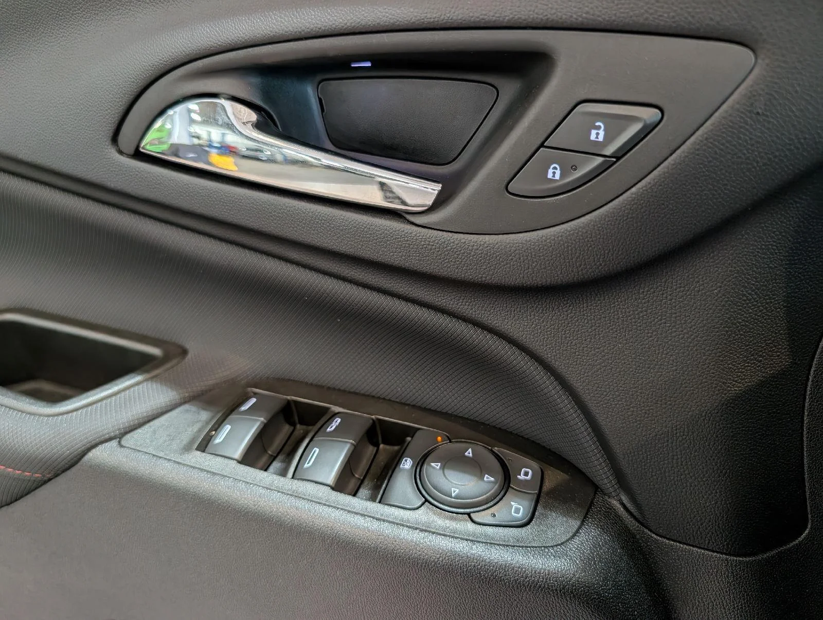 Used 2023 Summit White Chevrolet RS image 13