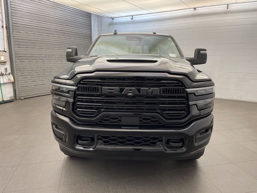 New 2026 Diamond Black Crystal Pearl-Coat Exterior Paint RAM Laramie image 9