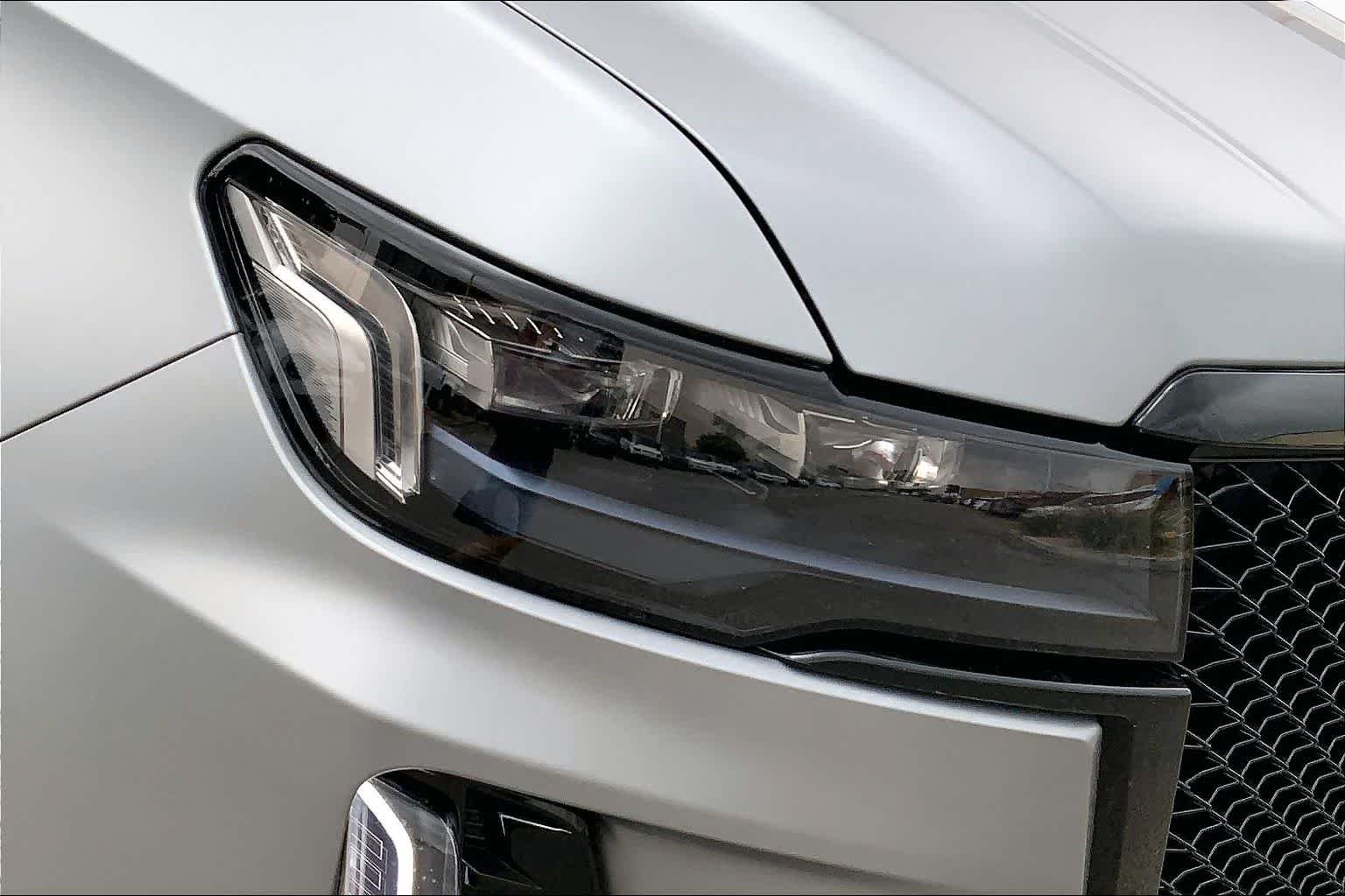 Used 2024 Argent Silver Metallic Cadillac AWD V-Series image 27