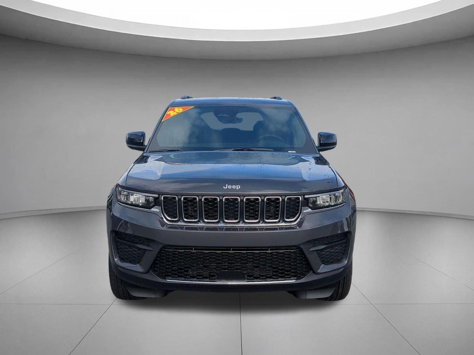 New 2026 Baltic Gray Metallic Clear-Coat Exterior Paint Jeep Laredo image 8