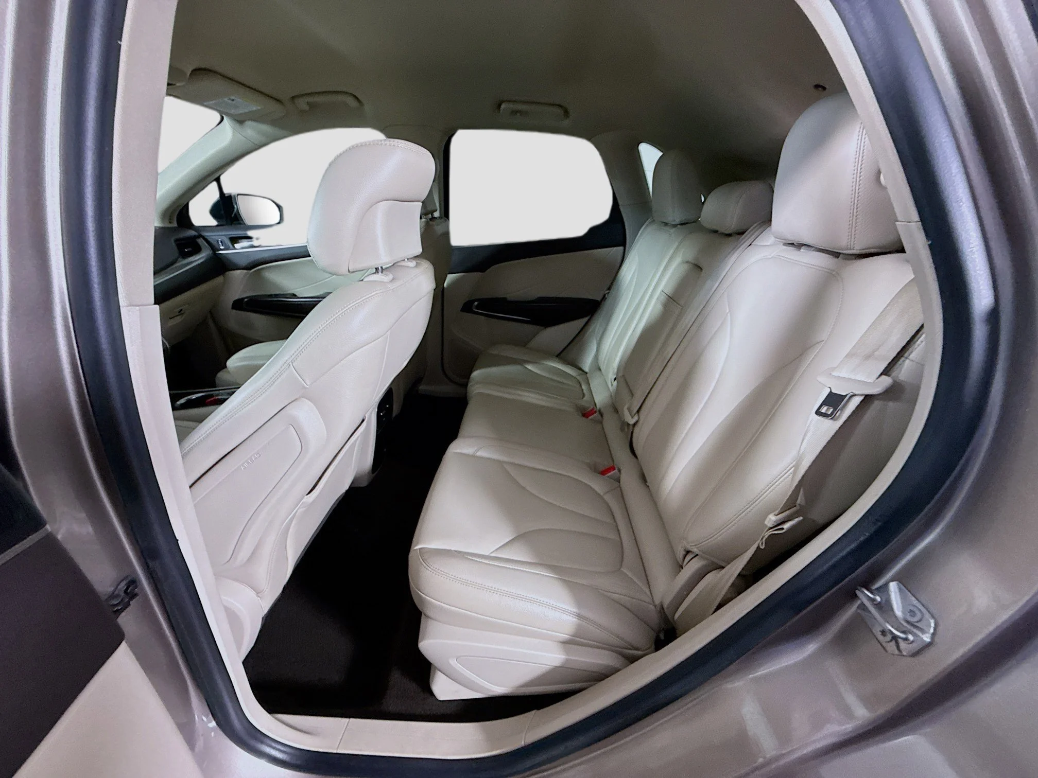 Used 2019 Iced Mocha Metallic Lincoln Standard image 21