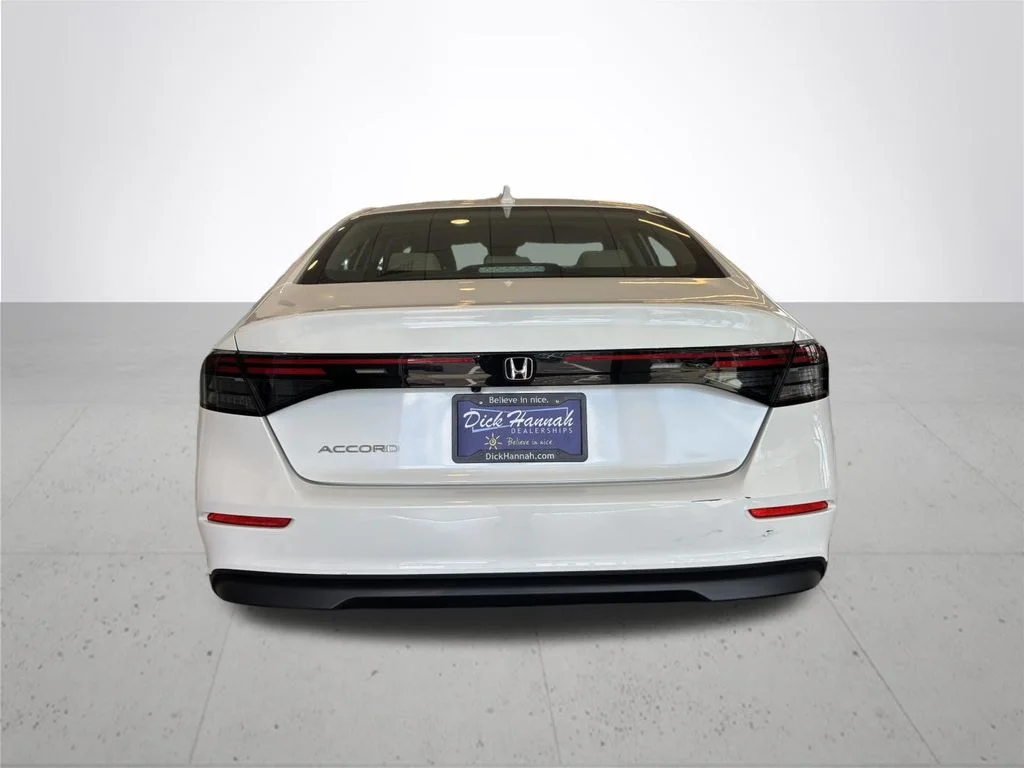 Used 2023 White Honda EX image 8