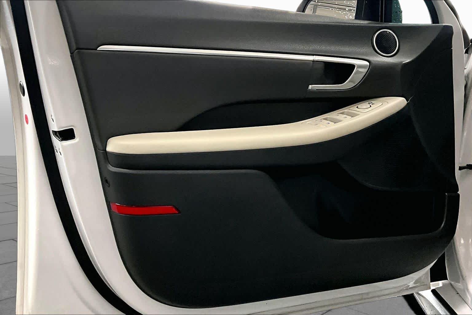 Used 2023 Serenity White Hyundai SEL image 22
