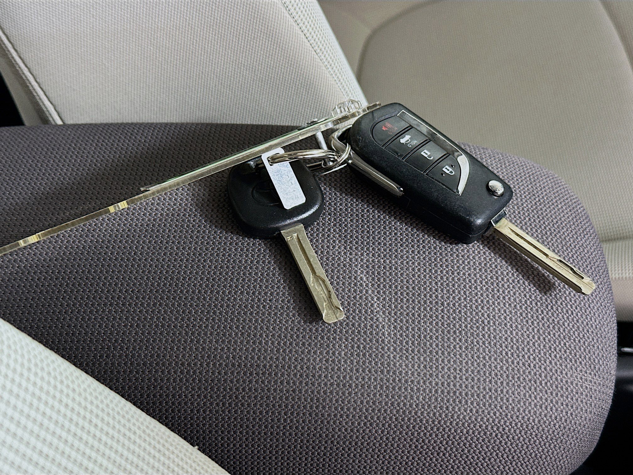 Used 2020 Celestite Toyota LE image 32