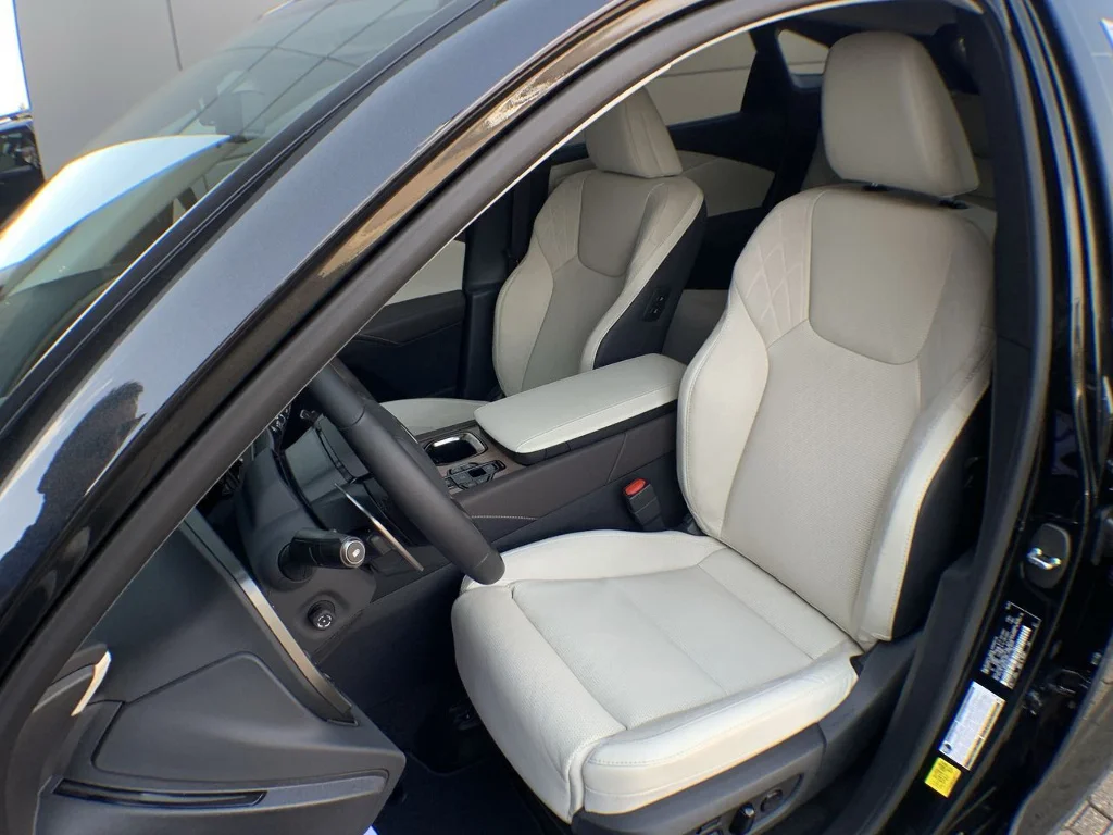 2026 Lexus RX PHEV 450h+ - Photo 11